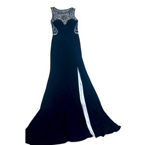 Reduce 30 percent discount. 🔥Besty & Adam Satin Sequin Gown with underline bra.